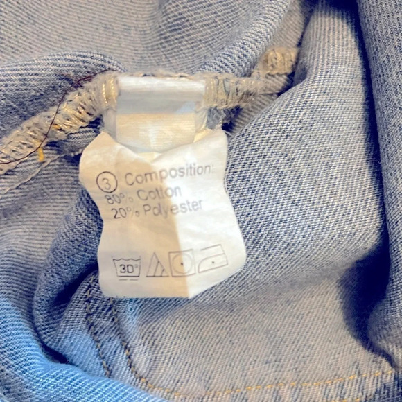 Men’s L denim jacket by Shein. EUC featuring a red rose on the right side chest. - Picture 7 of 8